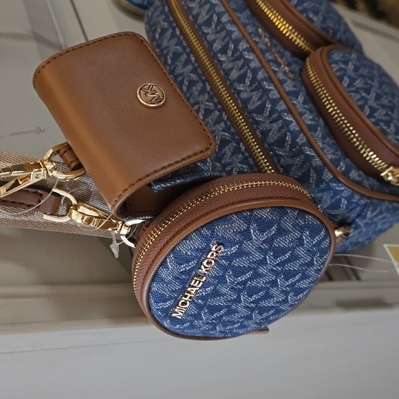 Michael Kors Crossbody bag with attachments, NWT SALE - Picture 4 of 8